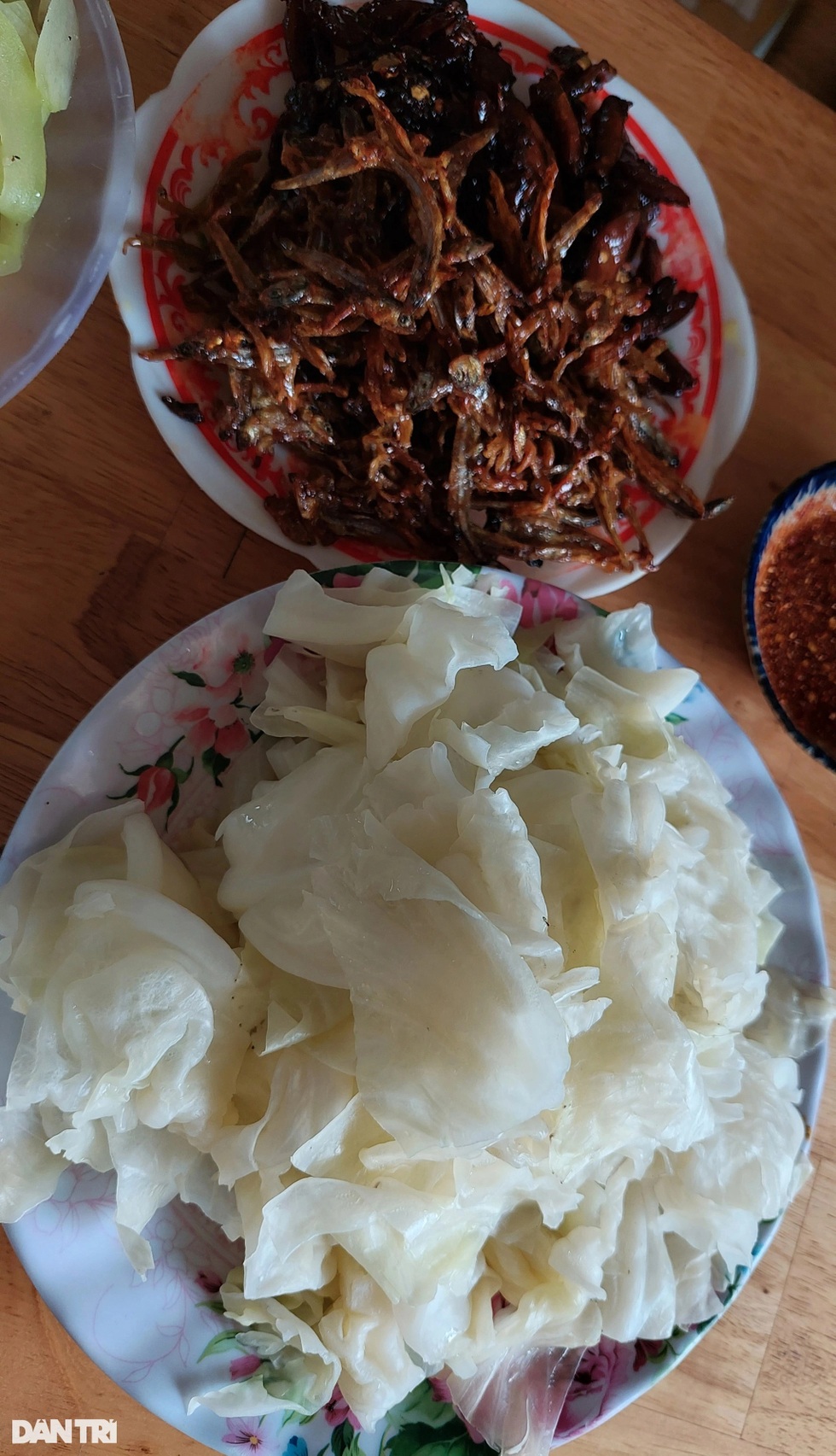 Thầy cô gieo chữ ở ngôi làng biệt lập: 30 năm chưa được nhận hoa ngày 20-11 - 8 Thầy cô gieo chữ ở ngôi làng biệt lập: 30 năm chưa được nhận hoa ngày 20-11 - 8