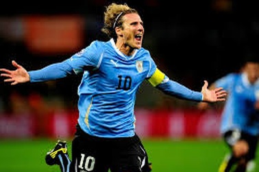 Huyền thoại Diego Forlan tuyên bố giải nghệ