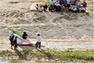 Nữ sinh chết đuối khi đi bắt cáy