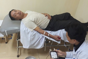 Thầy giáo vượt hàng chục cây số hiến máu cực hiếm cứu người lúc nửa đêm