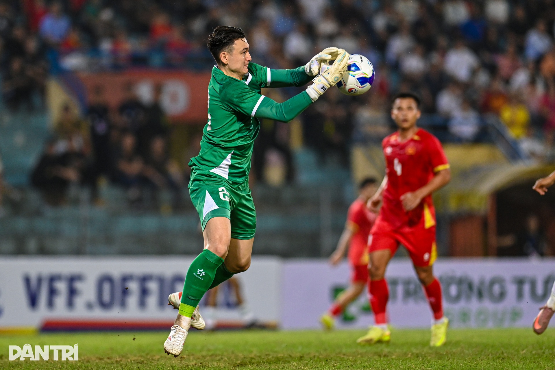 Màn trình diễn của Xuân Son, Hoàng Hên trong chiến thắng Bangladesh 3-0 - 15 Màn trình diễn của Xuân Son, Hoàng Hên trong chiến thắng Bangladesh 3-0 - 15