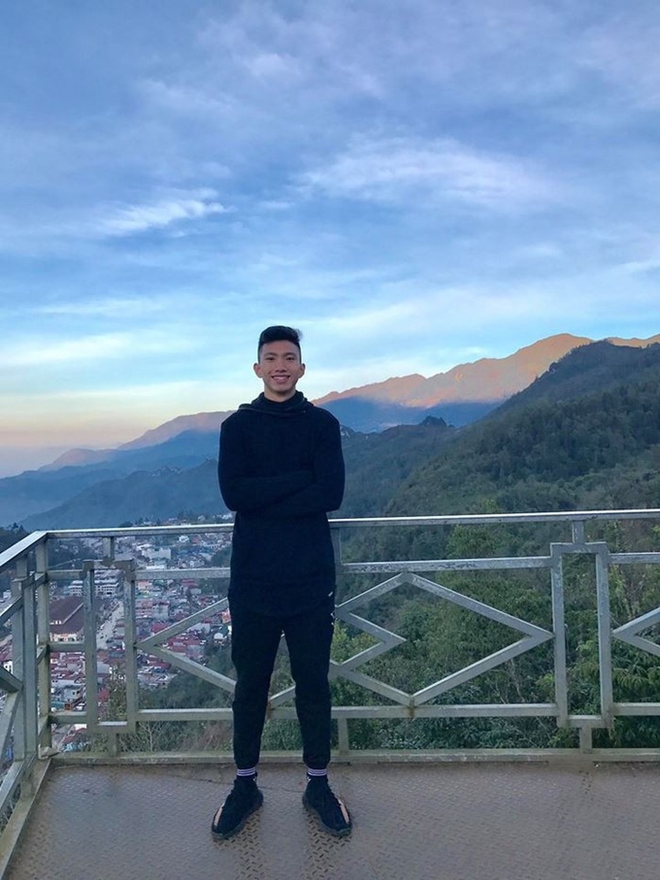 Đoàn Văn Hậu ngày càng lột xác với hàng hiệu, thần thái không kém người mẫu - 21 Đoàn Văn Hậu ngày càng lột xác với hàng hiệu, thần thái không kém người mẫu - 21