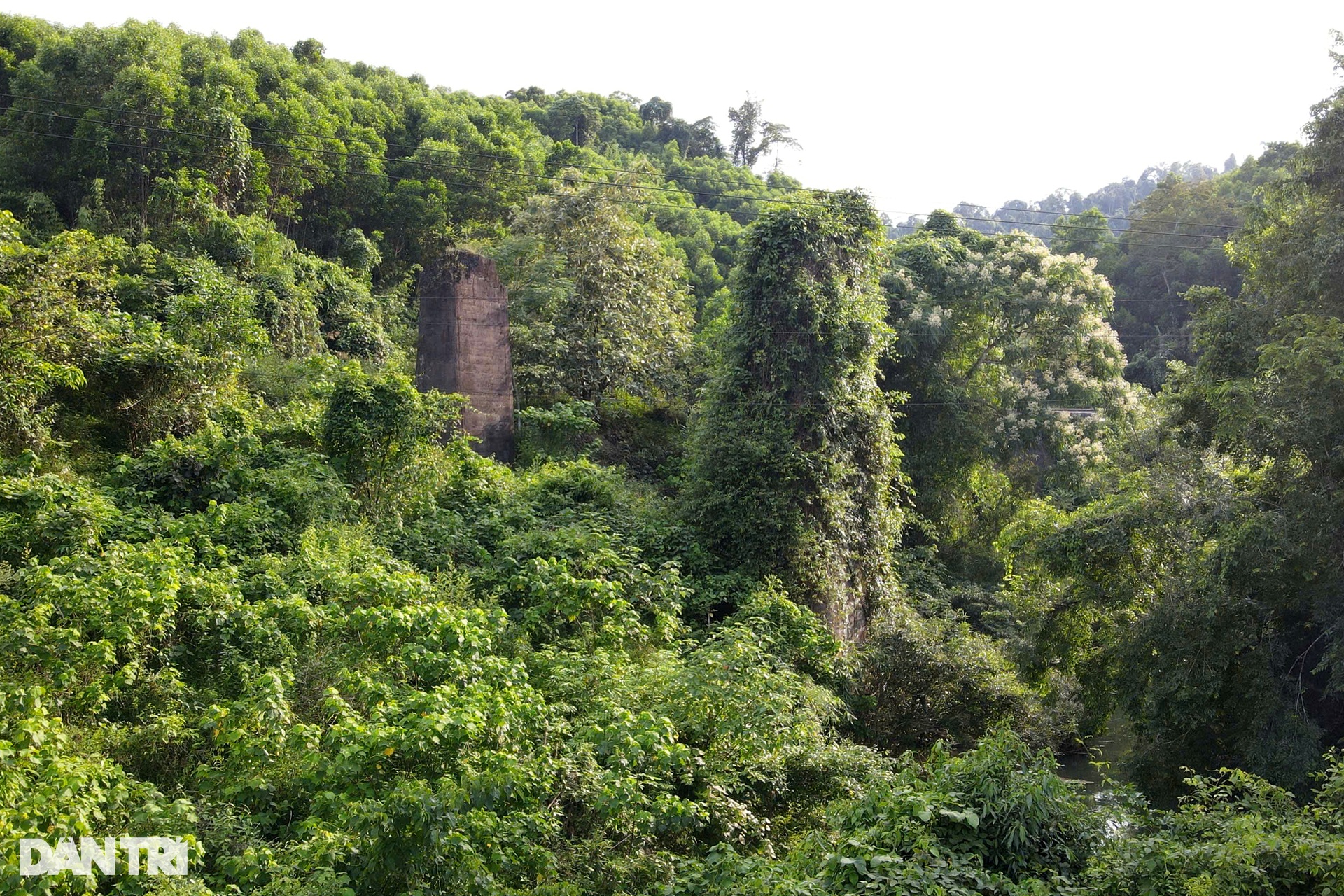 Khám phá không trung thiết lộ dài 65km nối Việt - Lào ở thế kỷ XX - 1 Khám phá không trung thiết lộ dài 65km nối Việt - Lào ở thế kỷ XX - 1