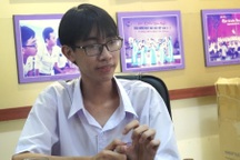 Cậu học trò mang danh hiệu thủ khoa khối A00 lần đầu về ngôi trường xứ biển