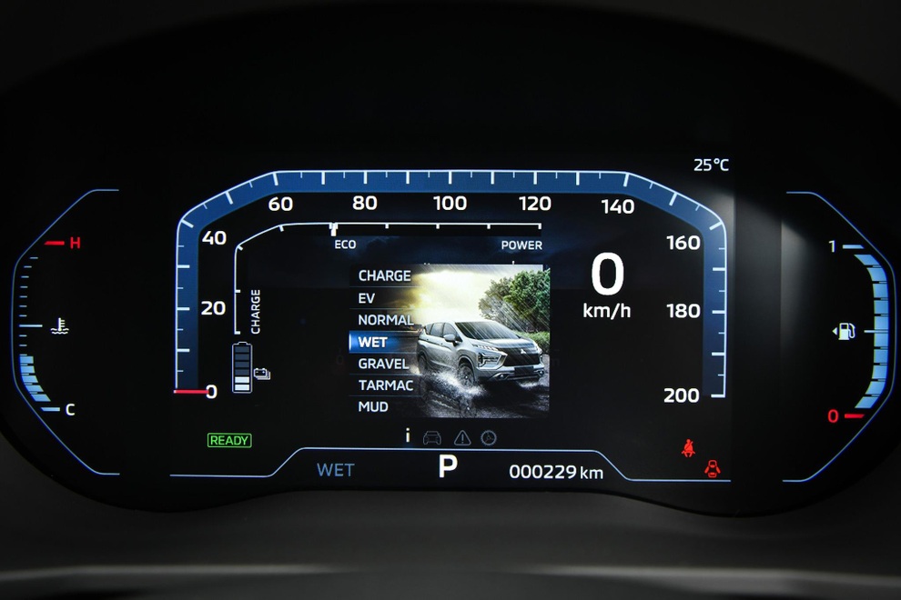Mitsubishi sắp ra mắt Xforce hybrid, tham vọng lấy khách từ Yaris Cross - 3 Mitsubishi sắp ra mắt Xforce hybrid, tham vọng lấy khách từ Yaris Cross - 3