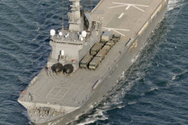 Tàu hải quân Nhật đâm chìm tàu cá, 2 người nguy kịch