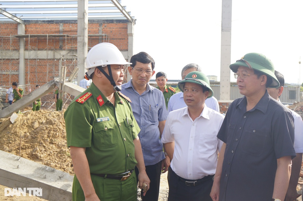 Vụ sập tường khiến 5 người tử vong: Đề nghị khởi tố vụ án - 1 Vụ sập tường khiến 5 người tử vong: Đề nghị khởi tố vụ án - 1