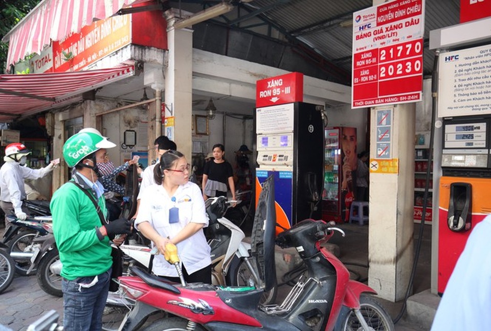 Giá dầu thế giới xuống 20 USD/thùng, doanh nghiệp trong nước lỗ nặng - 1 Giá dầu thế giới xuống 20 USD/thùng, doanh nghiệp trong nước lỗ nặng - 1