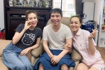 Hoàng Thuỳ Linh xúc động khi đến thăm NSND Công Lý