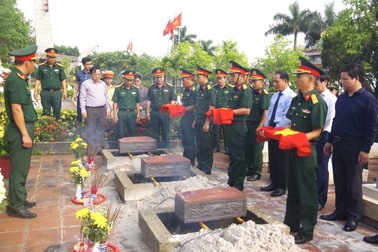 Truy điệu, an táng 3 hài cốt liệt sỹ mới được quy tập tại Quảng Trị