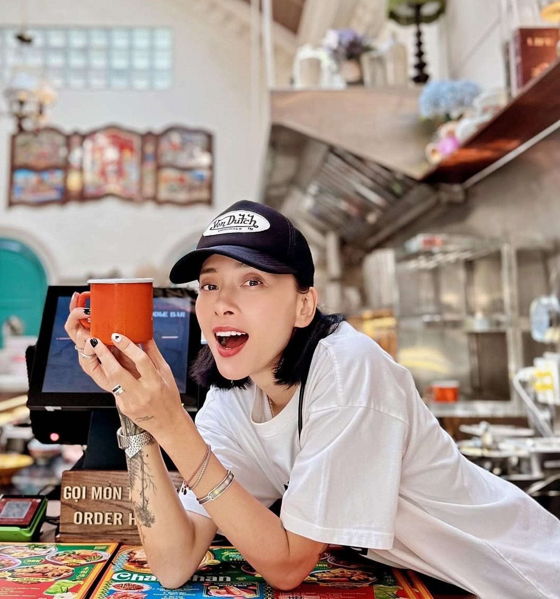 Ngô Thanh Vân tuổi 46: Chồng trẻ cưng chiều, sắc vóc thay đổi gây chú ý - 11 Ngô Thanh Vân tuổi 46: Chồng trẻ cưng chiều, sắc vóc thay đổi gây chú ý - 11
