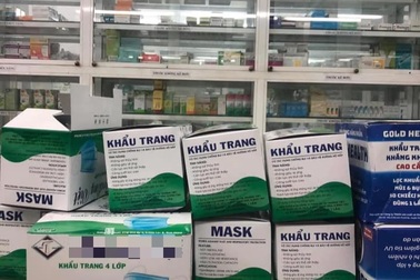 Covid-19 vừa chớm lại, dân buôn đã vay vài trăm triệu "ôm" khẩu trang