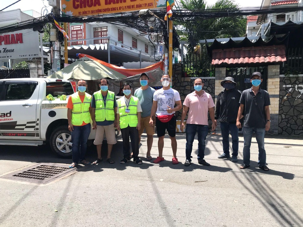 Người đàn ông 10 năm làm từ thiện, đứng bếp nấu cơm 0 đồng giữa mùa dịch - 4 Người đàn ông 10 năm làm từ thiện, đứng bếp nấu cơm 0 đồng giữa mùa dịch - 4