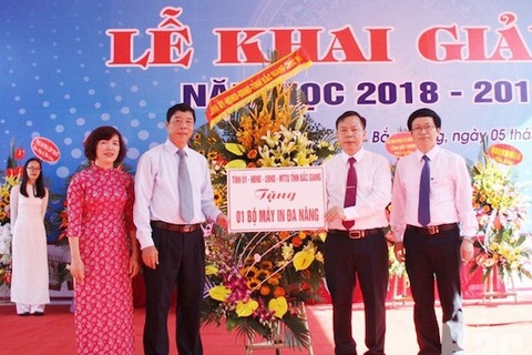 Bí thư tỉnh ủy, Chủ tịch tỉnh Bắc Giang đánh trống khai giảng đón chào năm học mới!