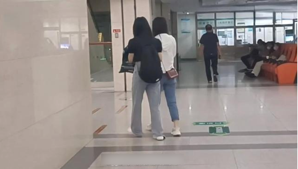 Cô gái 27 tuổi suy hô hấp, nhập viện cấp cứu vì bị giục cưới ở Trung Quốc - 1 Cô gái 27 tuổi suy hô hấp, nhập viện cấp cứu vì bị giục cưới ở Trung Quốc - 1