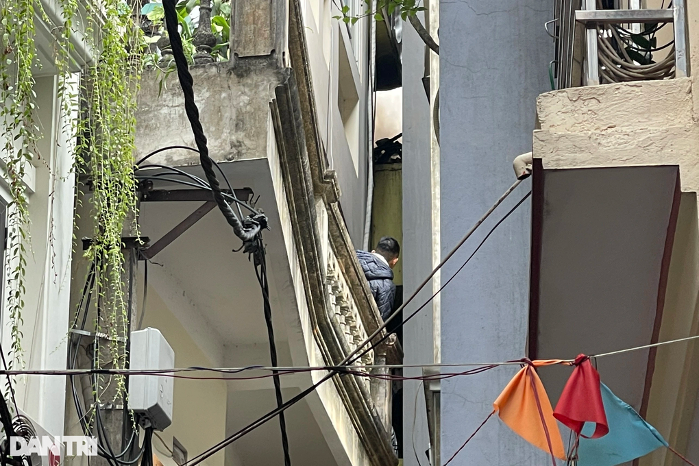 Hà Nội: Cháy nhà do đun bếp củi ở tầng 5 - 4 Hà Nội: Cháy nhà do đun bếp củi ở tầng 5 - 4