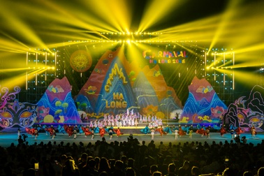 Carnaval Hạ Long 2025: Đại tiệc văn hóa giữa lòng kỳ quan