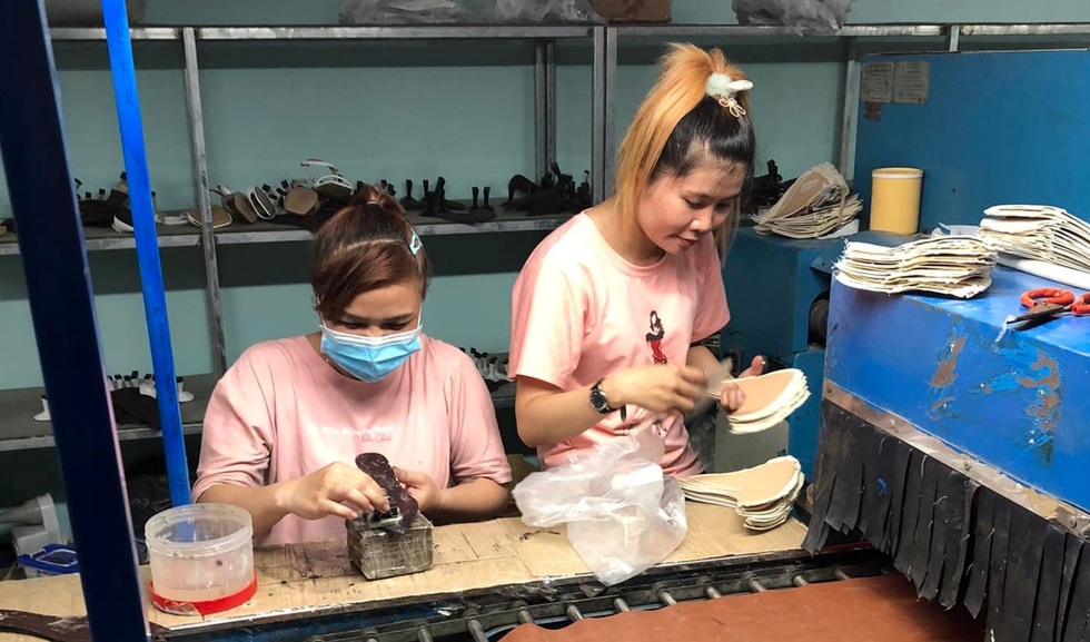 Lương tối thiểu 5 triệu đồng, để đủ sống cần gấp đôi, công nhân sợ... ở phố - 1 Lương tối thiểu 5 triệu đồng, để đủ sống cần gấp đôi, công nhân sợ... ở phố - 1