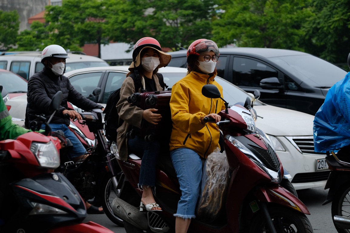 Dòng người chen chúc ở các cửa ngõ trở lại thủ đô sau kỳ nghỉ lễ - 10 Dòng người chen chúc ở các cửa ngõ trở lại thủ đô sau kỳ nghỉ lễ - 10