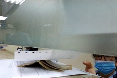 Hải quan Hà Nội đình chỉ 4 nữ công chức vì nghi vấn nhận tiền "bôi trơn"