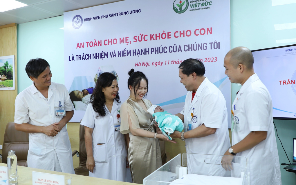 Bé sơ sinh nặng 600gram hồi phục sau 5 tháng nằm viện - 3 Bé sơ sinh nặng 600gram hồi phục sau 5 tháng nằm viện - 3