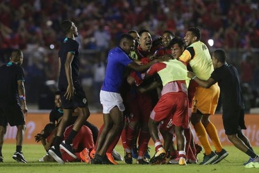 Đội tuyển Mỹ mất vé dự World Cup bởi bàn thắng… tưởng tượng