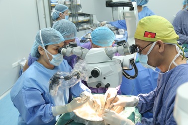 Ca ghép dương vật đầu tiên: Khi điều ước cháy bỏng trở thành hiện thực