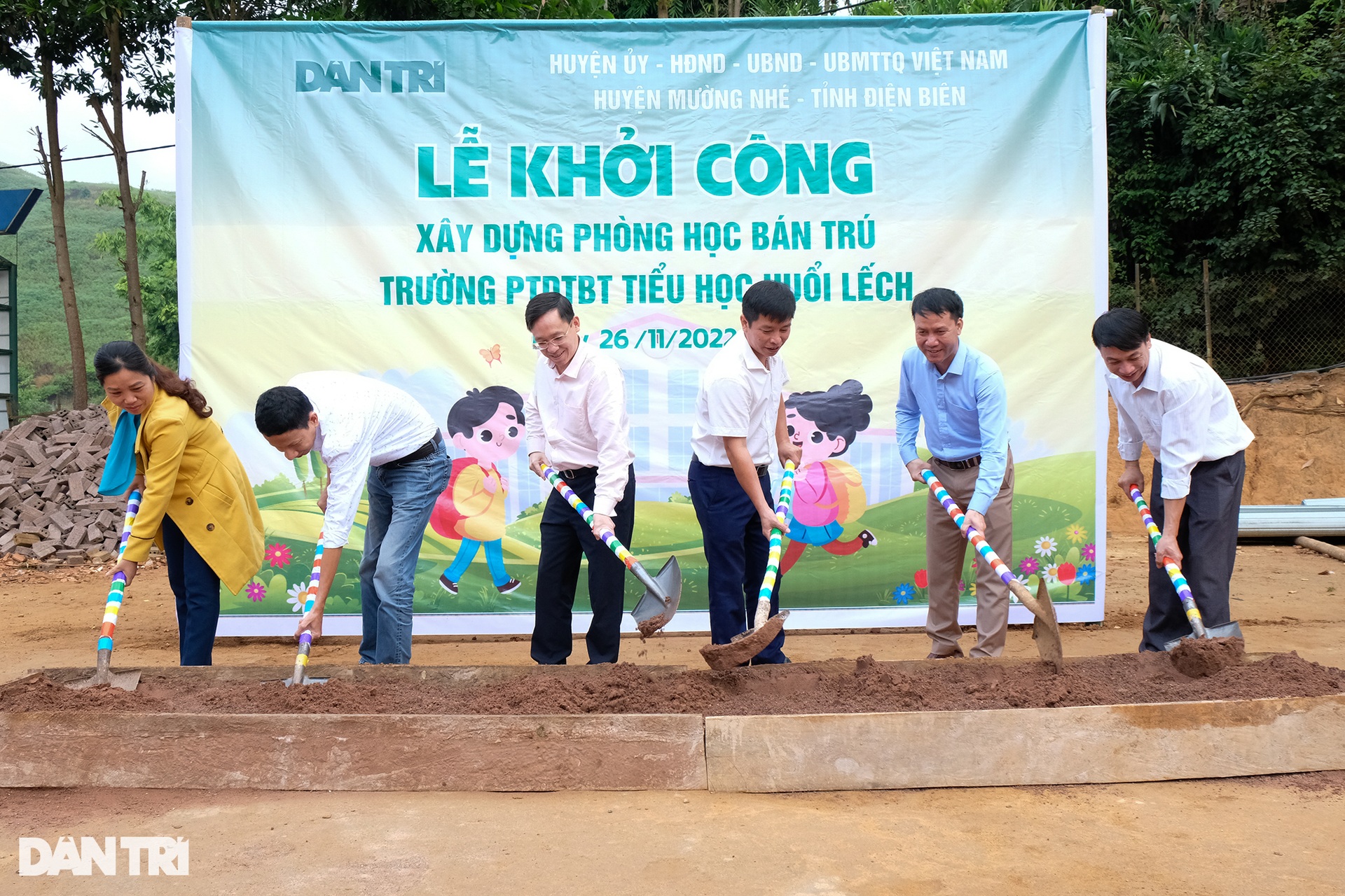 Khởi công xây dựng nhà ở bán trú cho học sinh Huổi Lếch: Niềm vui nhân đôi - 8 Khởi công xây dựng nhà ở bán trú cho học sinh Huổi Lếch: Niềm vui nhân đôi - 8