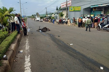 Băng qua đường, thanh niên bị xe khách tông tử vong tại chỗ