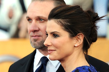 “Sandra Bullock yêu mù quáng...”