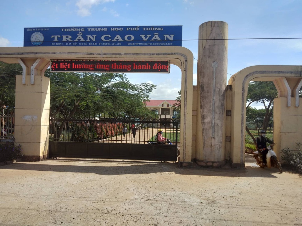 Phụ huynh phản ánh, Sở yêu cầu dừng một số khoản thu bất hợp lý - 1 Phụ huynh phản ánh, Sở yêu cầu dừng một số khoản thu bất hợp lý - 1