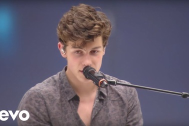 Shawn Mendes hát live cuốn hút