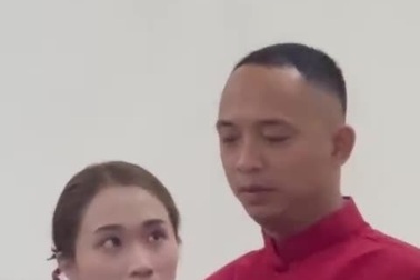 Biểu cảm của cô dâu chú rể tại lễ cưới ở Phú Thọ khiến nhiều người hiểu lầm