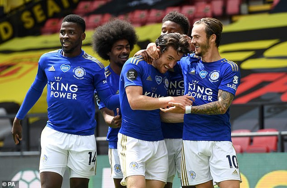 Man Utd và Chelsea lo mất cả núi tiền nếu trượt khỏi top 4 Premier League - 2 Man Utd và Chelsea lo mất cả núi tiền nếu trượt khỏi top 4 Premier League - 2