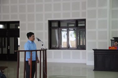 Ngụy trang 1kg ma túy trong mắm tôm