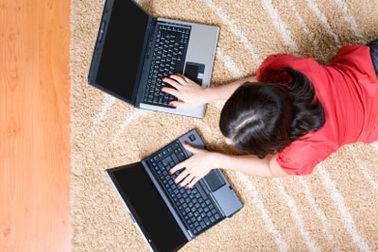 Có nên giữ hai “cần câu cơm”?