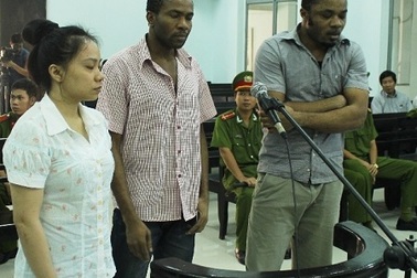 Lừa qua mạng hàng tỷ đồng, 2 bị cáo người Nigeria lãnh 20 năm tù