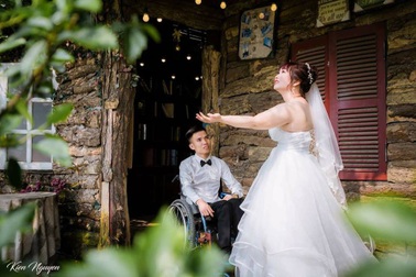 Cô gái Bình Dương “trốn nhà” ra Bắc lấy người chồng ngồi xe lăn