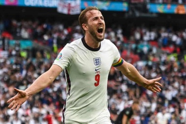 Harry Kane được kỳ vọng tỏa sáng như huyền thoại Alan Shearer tại Euro 1996