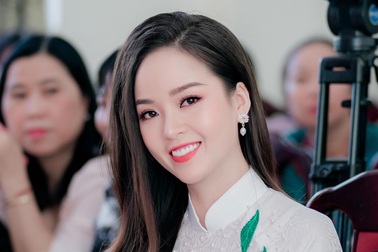 Hoa khôi Thanh Tú xinh xắn làm giám khảo “nét đẹp nhà giáo”