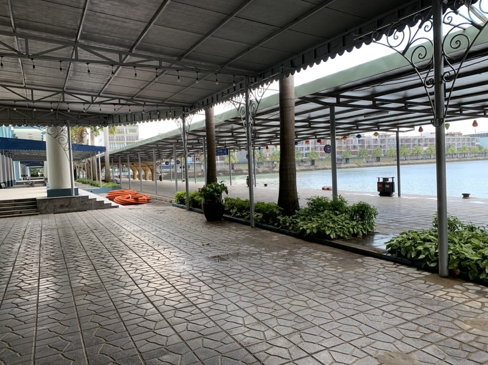 Nới lỏng, mở cửa nhưng các khu du lịch vẫn vắng vẻ - 2 Nới lỏng, mở cửa nhưng các khu du lịch vẫn vắng vẻ - 2