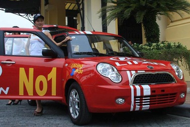 Nghịch lý thị trường ôtô Việt Nam: Khi xe rẻ… không rẻ