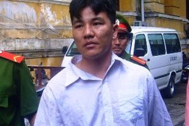 Yêu không được thì… dùng xăng đốt người yêu