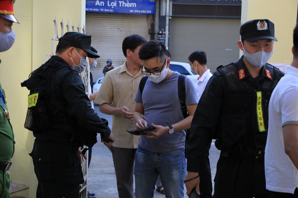 Xét xử vụ gian lận thi cử ở Sơn La: Cựu Giám đốc sở GD-ĐT xin vắng mặt - 5 Xét xử vụ gian lận thi cử ở Sơn La: Cựu Giám đốc sở GD-ĐT xin vắng mặt - 5