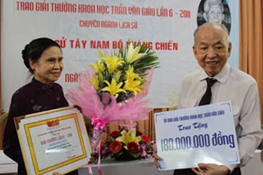 "Lịch sử Tây Nam Bộ kháng chiến" nhận giải thưởng Trần Văn Giàu