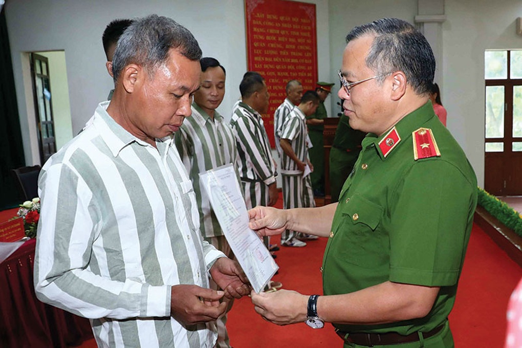Sinh ra giữa tình người nơi đất trại - 1 Sinh ra giữa tình người nơi đất trại - 1
