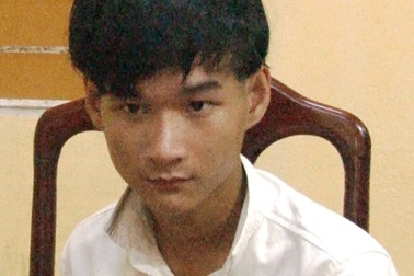 Thanh niên 16 tuổi nghi táo tợn đâm tiểu thương ngay tại ki-ốt