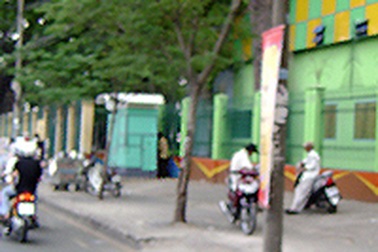 Thiếu nhà vệ sinh, đô thị văn minh “nặng mùi”