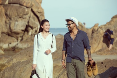 Hoa hậu Trần Tiểu Vy đẹp đôi bên "trai Tây"