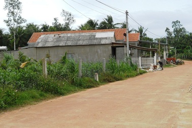 Cán bộ thôn tự phân lô, chia đất cho người khác để lấy tiền